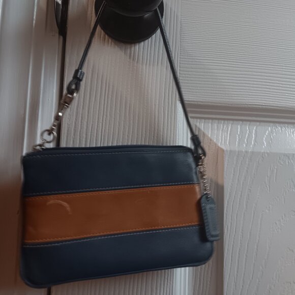 Coach wristlet. - Picture 4 of 4